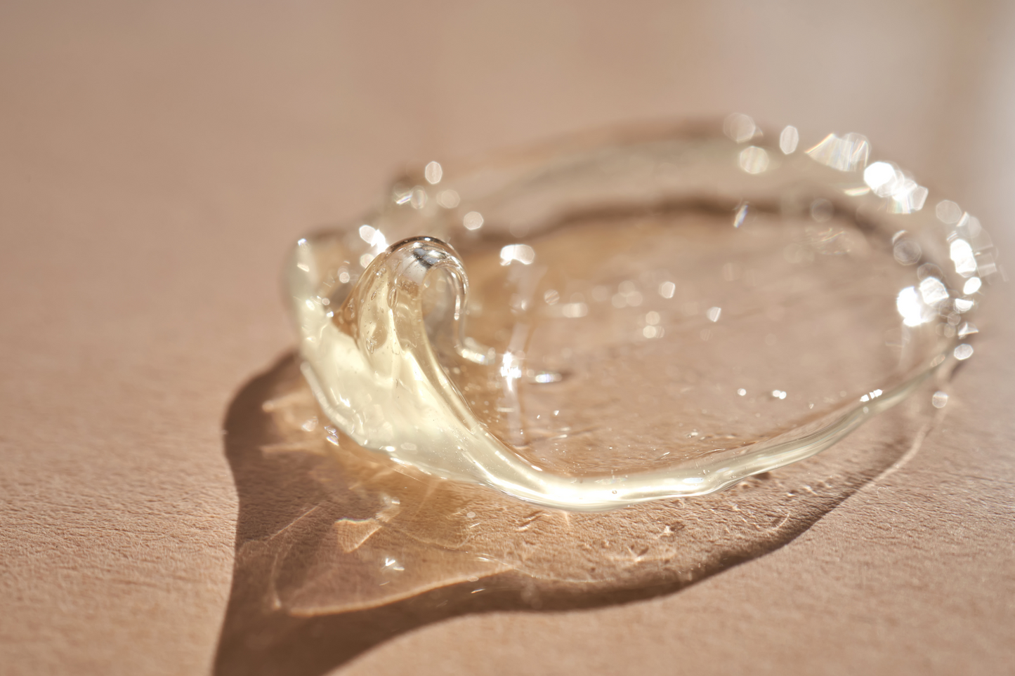 Vše co potřebujete vědět o krémech proti vráskám a anti-aging péči.